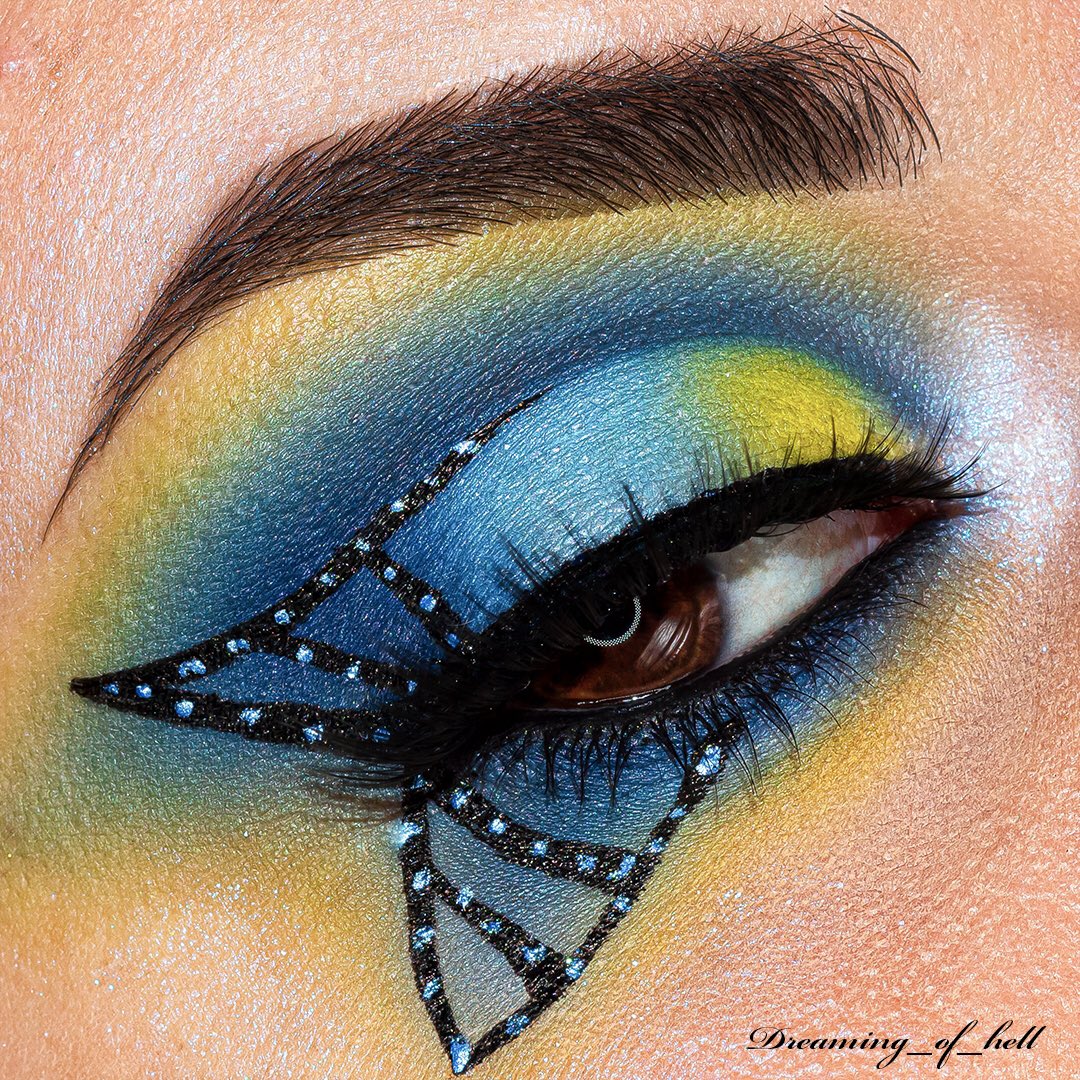 Dreaming_ofhell's tweet photo. • Blue Butterfly🦋•
.
#sharemevals #aceveautemualinksearch
#dreamingofhellmua #sigmabeauty #morphebrushes  #bperfectcosmetics #beautybayprsearch #avantgardemakeup #makeupeditorial #undiscovered_muas #hypnaughtymakeup #norvina #acebeaute #mesaudamilano #nablacosmetics https://t.co/sJp2Nu6Oc6