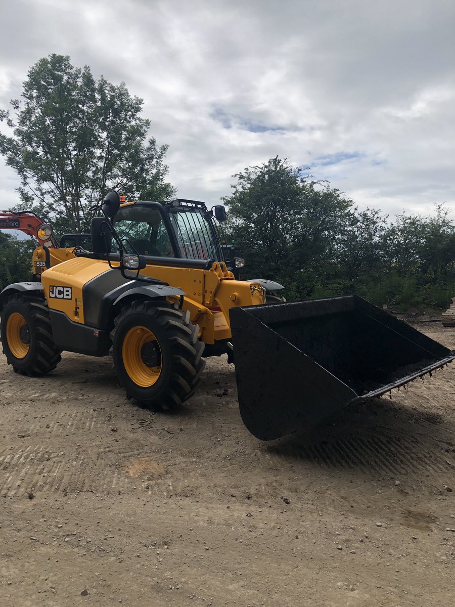 reesant7's tweet photo. A jcb 535/95 going out today, this machine comes with a 2 cubic metre Re-handling bucket, joystick control and green beacon. 

If you have an enquiry call our hire desk on 0330 123 4420 or email us at info@reesplanthire.co.uk https://t.co/CsTY59BmXR