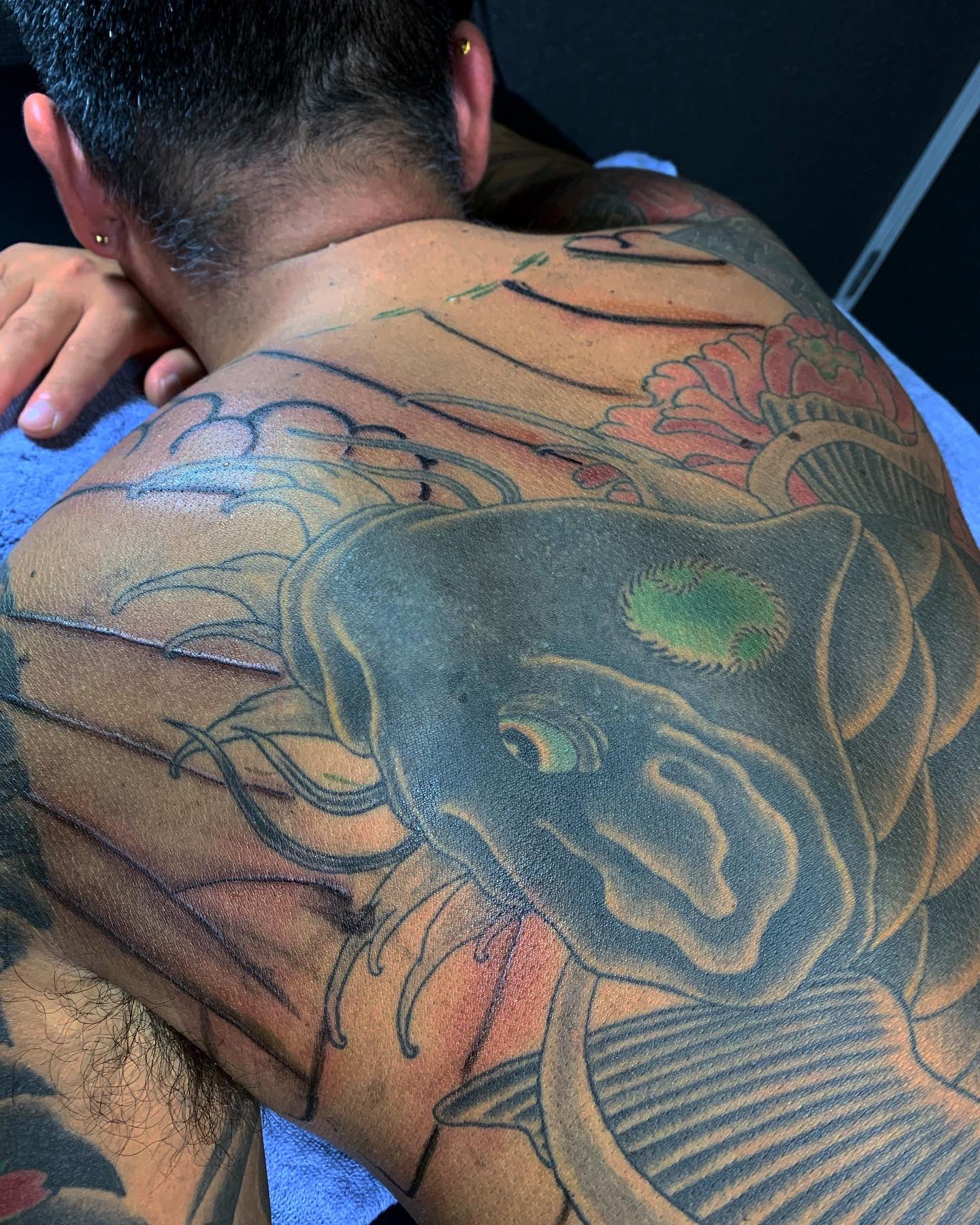 2face Tattoo Studio 背中額にしつつ太もも裏にフリーハンドで鯉始めました 悪天候の中お疲れ様でした 刺青 和彫り タトゥー 千葉刺青 木更津刺青 沖縄刺青 Tattoo Japanesetattoo T Co Zjb5mbc8xv Twitter