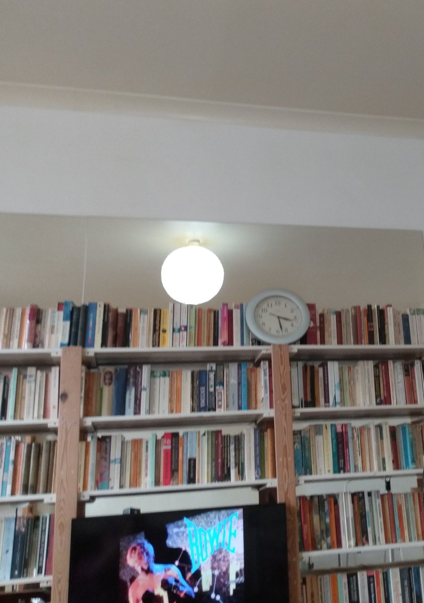 homelesshorse's tweet photo. #WallWashing I think dinge is a VERY attractive ceiling colour, personally https://t.co/CyNo68d7QJ