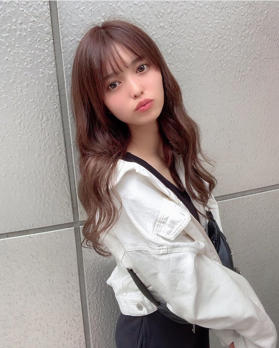 マーシー 椎夏の魅力 79 よく似合うロングヘア 椎夏ちゃん本人もお気に入りで ファンからも好評のロングヘア 加えて 多彩なヘアアレンジができるという利点も 暗めの髪色は清楚感際立つし 巻き髪もいい感じ これからどんな髪型で魅せてくれる