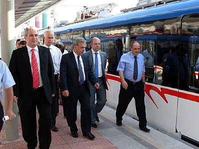 1 Temmuz 2010 İZBAN'ın ilk deneme seferi ile Alsancak'tan Cumaovası'na gidişimizin üzerinden 10 yıl geçti.
Değerli dostum, İzban'da ilk yol arkadaşım sevgili Selçuk SERT ile heyecanımız çok büyüktü. Emeği olanları sevgiyle ve saygıyla anıyorum.
Nice yeni projelere Güzel İzmirimiz