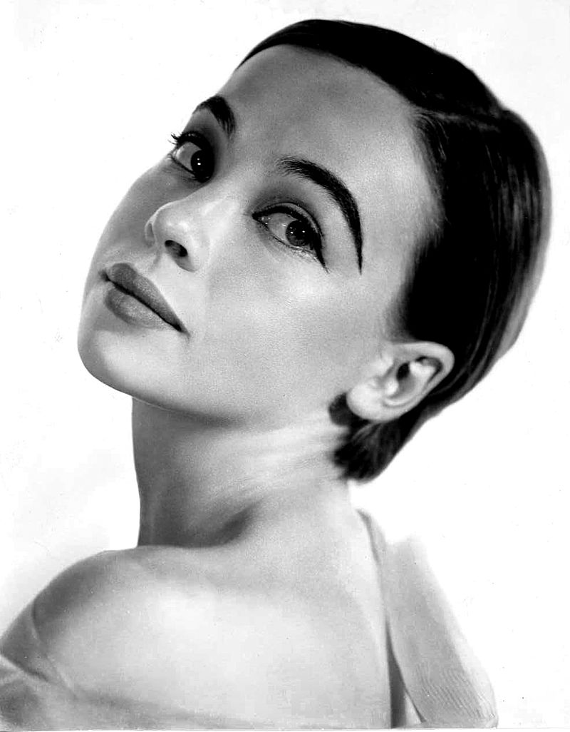 Taxmannen's tweet photo. Un 1 de julio de 1931 nace en Boulogne-Billancourt la actriz y bailarina francesa #LeslieCaron, reconocida por actuar en películas como #Gigi de Vincente Minnelli, #LaDiagonalDelLoco de Richard Dembo, #ArdeParís de #ReneClement o #AmanteFácil de #FrancoisTruffaut, entre otras. https://t.co/ORdfjHzMPa