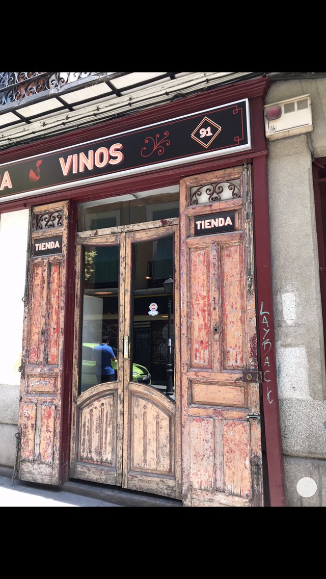 Amigos , 
durante los meses de julio y agosto estaremos abiertos , descansamos domingo y lunes. 
De martes a sábado  nuestro horario es de 19:30h. a 00:30h , sábados también abierto para comer . 
NON STOP💪💪💪