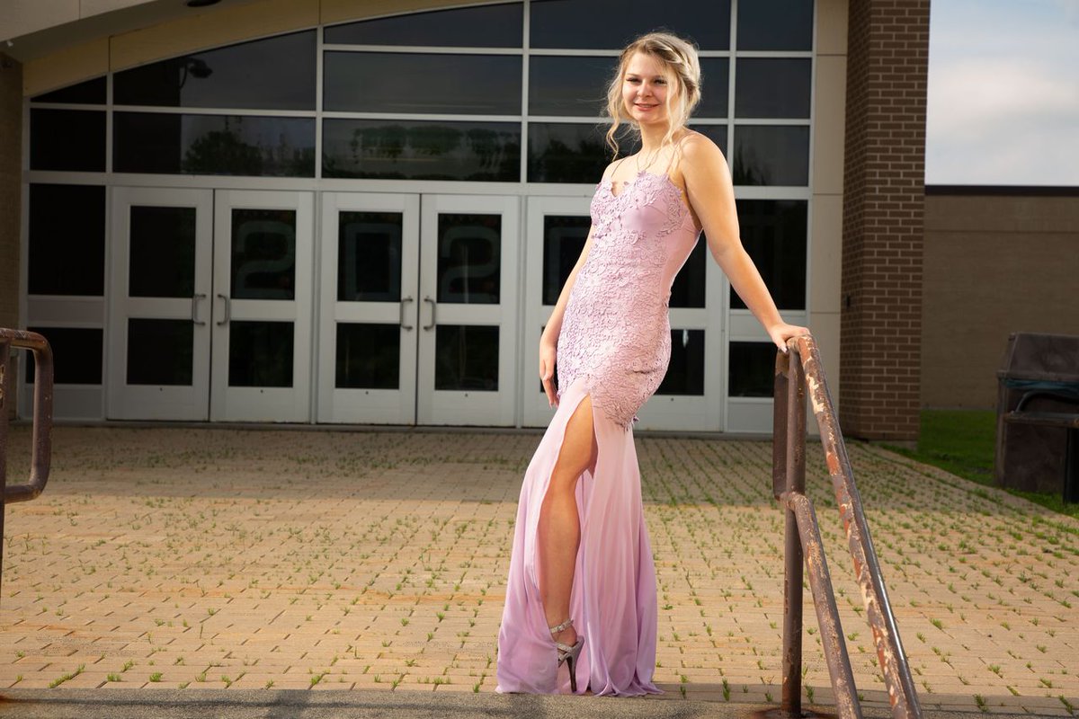 Coronavirus canceled proms, but these seniors got a chance to make memories...including a few from ESM (photos) syracuse.com/proms/2020/06/…