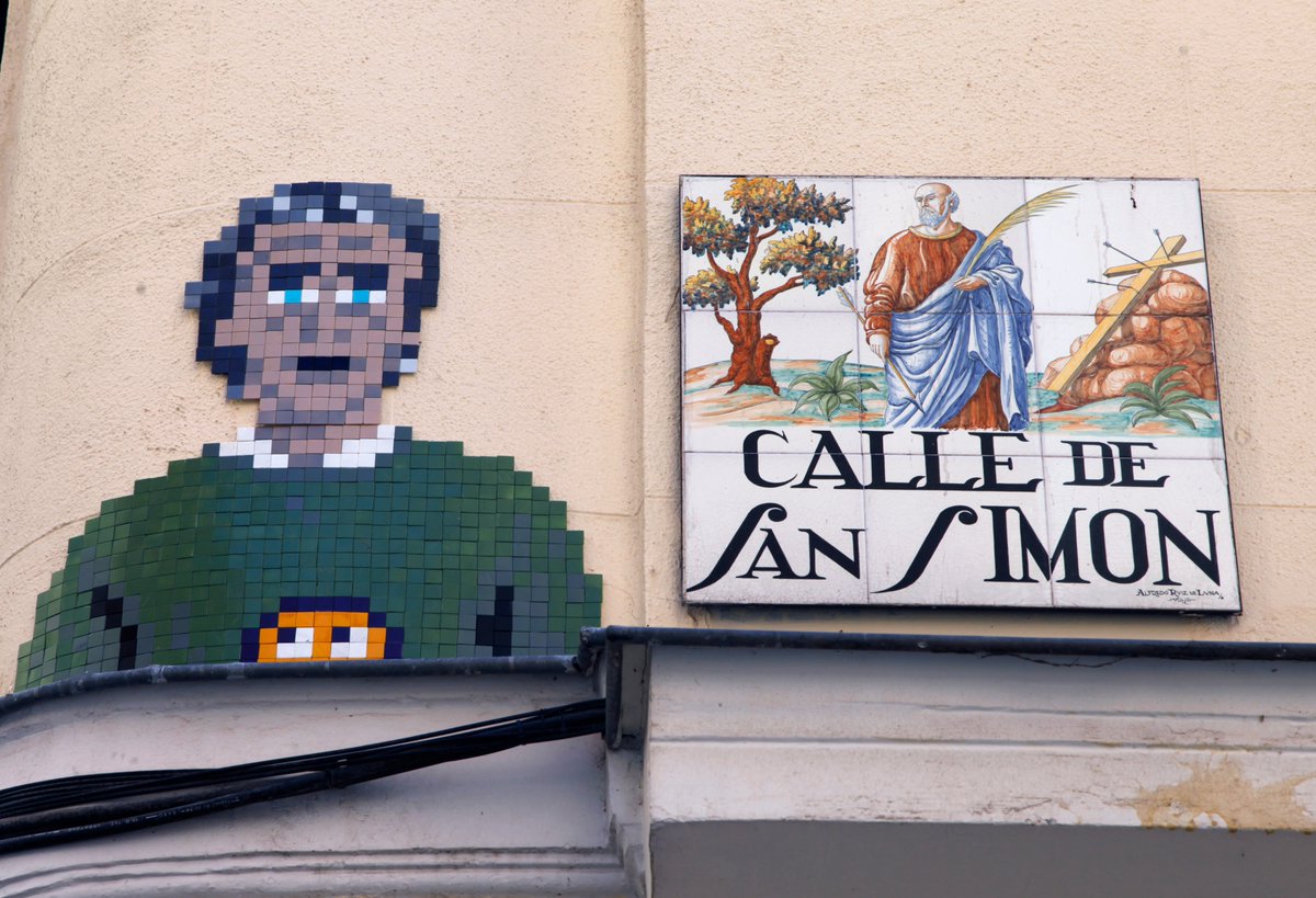 elboletinmadrid's tweet photo. #Fotonoticia El mosaico con el rostro de Fernando Simón en  Lavapiés por @detailedeye #FernandoSimón #Coronavirus #Lavapiés https://t.co/PuuC0U2D9w