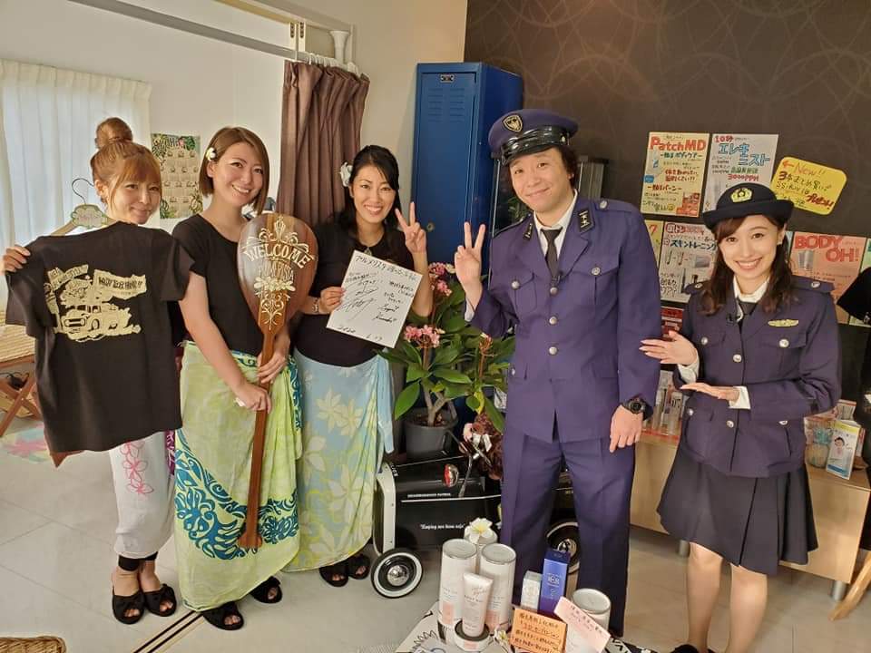 plumerista's tweet image. 7/3日の夜10時15分～　求人任三郎に出ます

@千葉TV ※千葉テレビ公式YouTubeでも放映されます。

カメラの回っていない所で
「あ！キムタクがいる！」
っていったら

「ちょ、まてよ！」
... 詳しくは 2su.jp/0CnU