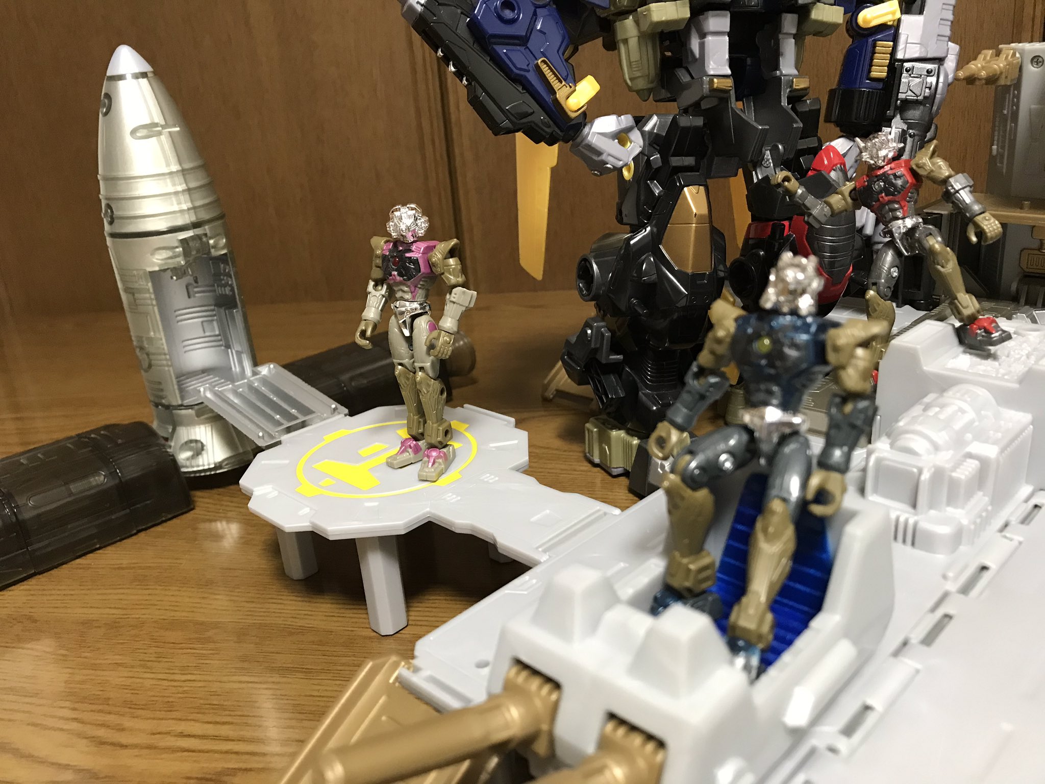Y Hammar オマケ2 ブラックディーンとダーク アーサーの愛機の黒バージョンということで ダークに似合いそう ゼット兄さんやソロモンを乗せるのもいいかな ミクロマン レッドパワーズ ロボットマン T Co Ua3ipkkqij Twitter