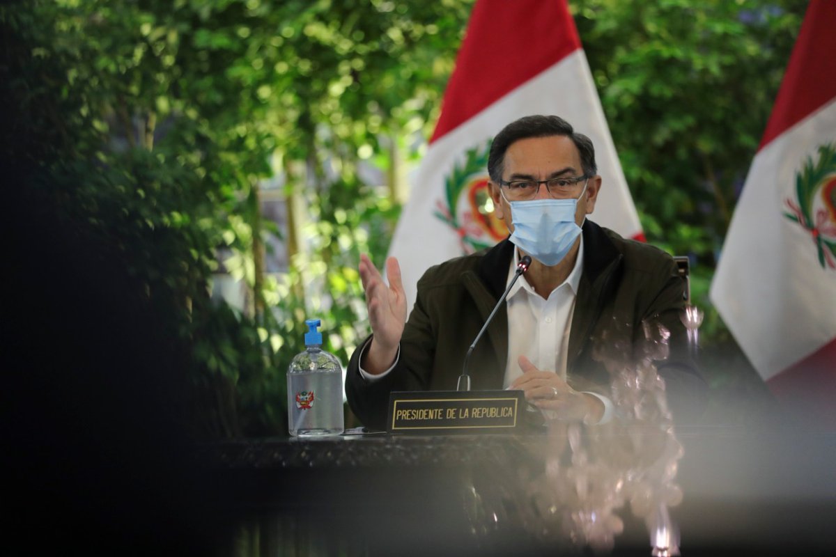 pcmperu's tweet image. AHORA | El presidente @MartinVizcarraC y el premier @VicAZeballos lideran una nueva sesión del Consejo de Ministros. Junto a los titulares de sectores evalúan las acciones del Ejecutivo en el marco de la prórroga del Estado de Emergencia Nacional por el #COVID19.
#PrimeroMiSalud