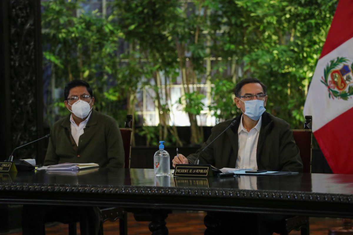 pcmperu's tweet image. AHORA | El presidente @MartinVizcarraC y el premier @VicAZeballos lideran una nueva sesión del Consejo de Ministros. Junto a los titulares de sectores evalúan las acciones del Ejecutivo en el marco de la prórroga del Estado de Emergencia Nacional por el #COVID19.
#PrimeroMiSalud