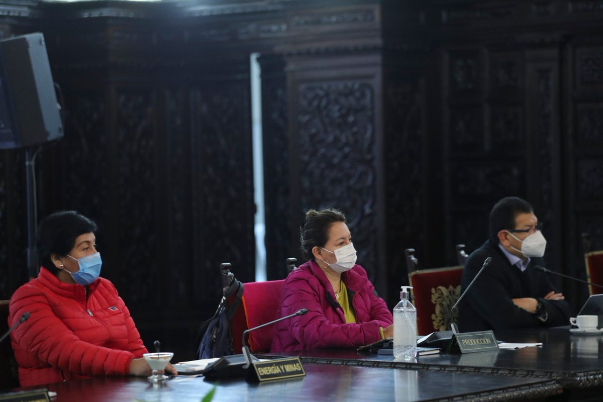 pcmperu's tweet image. AHORA | El presidente @MartinVizcarraC y el premier @VicAZeballos lideran una nueva sesión del Consejo de Ministros. Junto a los titulares de sectores evalúan las acciones del Ejecutivo en el marco de la prórroga del Estado de Emergencia Nacional por el #COVID19.
#PrimeroMiSalud