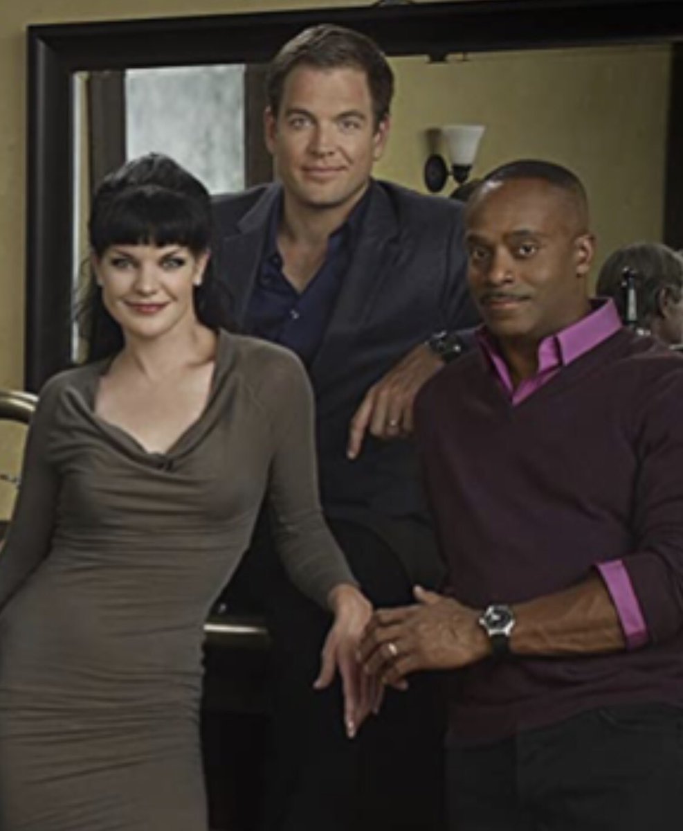 PauleyP's tweet photo. Tonight (Wednesday) on @EtNow #EntertainmentTonight is our sweet #NCIS reunion with me @sashaalexander @M_Weatherly @RockyCOfficial and @BrianDietzen with my beloved brother @KevinFrazier SO MUCH LOVE!!!! https://t.co/pTqXWjrmrC