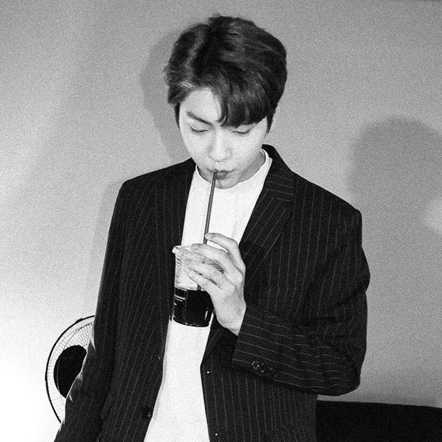 TXT_n_years_ago's tweet photo. 190702 TXT 공식 인스타그램
TOMORROW X TOGETHER rec. #TXTrec
@ NEW YORK SHOWCASE: STAR in US
#투모로우바이투게더 #TXT #SOOBIN #YEONJUN #BEOMGYU #TAEHYUN #HUENINGKAI #수빈 #연준 #범규 #태현 #휴닝카이 #TOMORROW_X_TOGETHER #TXTSHOWCASE
*스레드 계속* https://t.co/OVdRvMg6AO