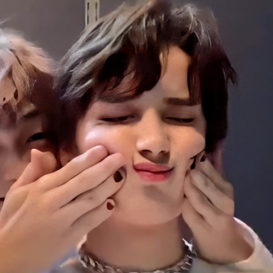 hueningkaihours's tweet photo. #휴닝카이 #HUENINGKAI @TXT_members https://t.co/3gmXXjl2av
