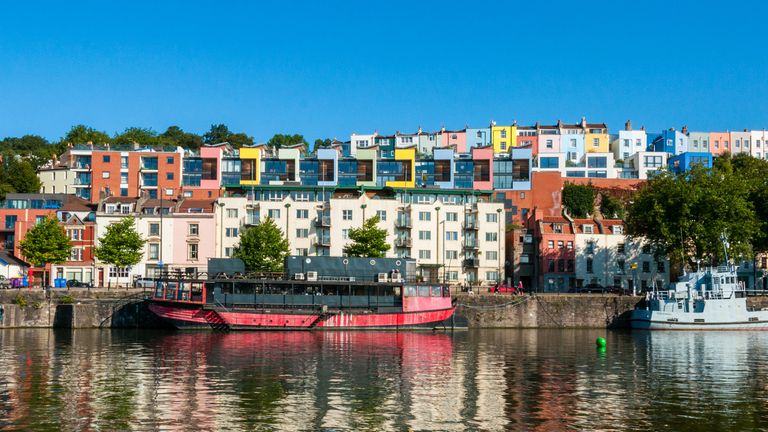 GreenAppleDenta's tweet photo. TOP ASSOCIATE JOB - B5503 - Bristol - Circa £70,000+ - Full OR Part-time Performer Dentist required for 3-4.5 days per week in a very busy, well established, mixed, INDEPENDENTLY OWNED practice. Up to 5500 UDAs available at £10-11 per UDA depending on experience. https://t.co/1GRGT021j6