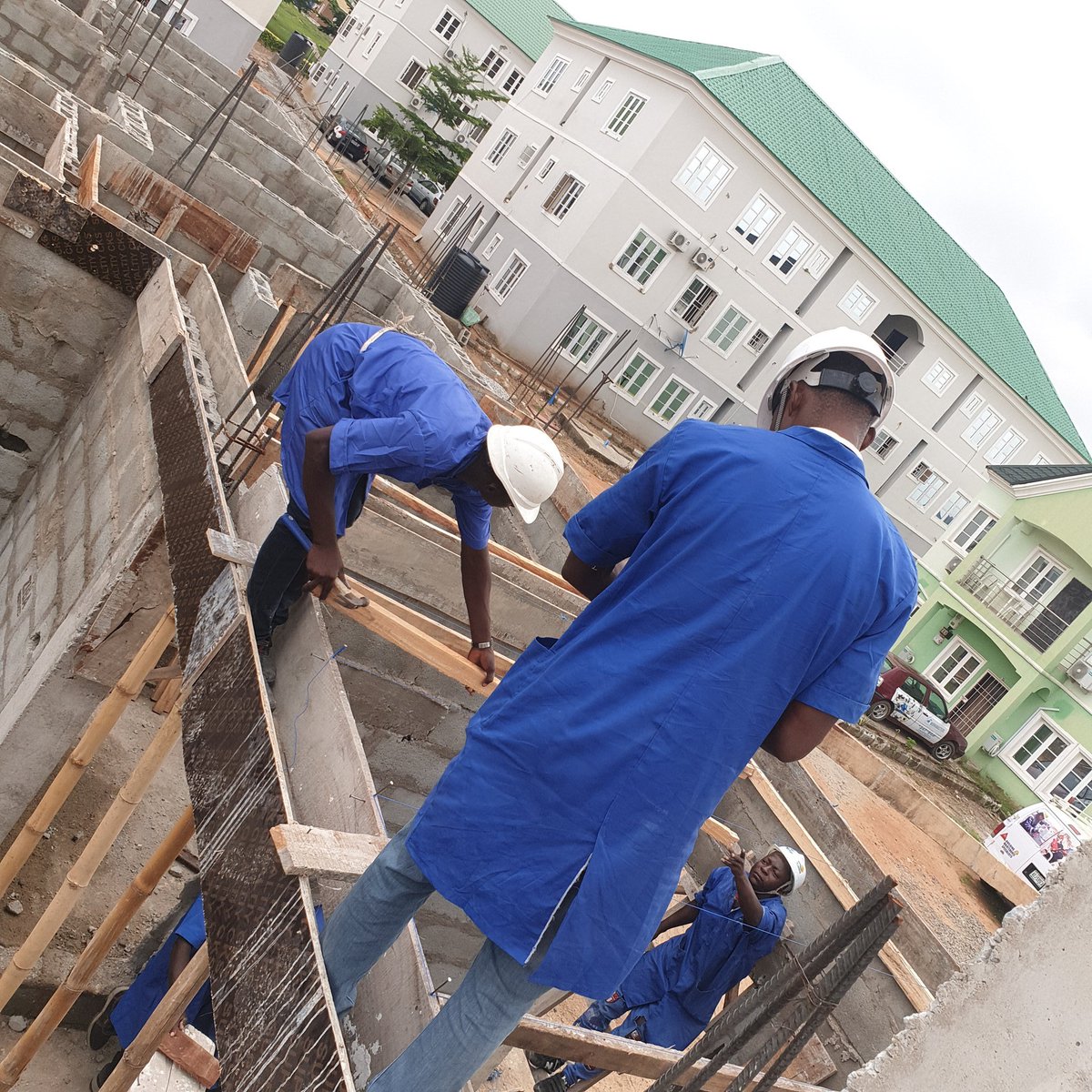 ArtisansAwards's tweet photo. After all the hardwork, Man Must Wack!!!!!!
#WorkPlayandLearnWithHP #constructionworker #DrFunmilayo #CuttingEdge #drolufunmilayo #wizkid #akuapempoloo https://t.co/uoAUeOtqzb