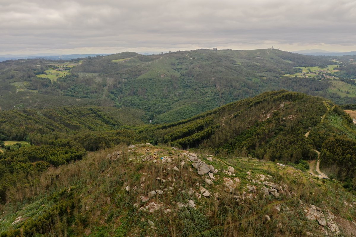 Archaeologist found a lot of pottery dating probably from VIII-IX century. This is a very unknown time for Galician history, but also is the age where all began. Take a look to the south, beyond those hills. Legend and history were born at the same time!  #HillfortsWednesday