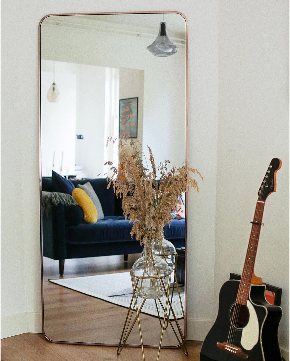 MadecomNL's tweet image. Het geheim achter het creëren van een kalme woonkamer? Rustgevende tinten, zachte texturen en een harmonieuze indeling: bit.ly/2BjBmr1