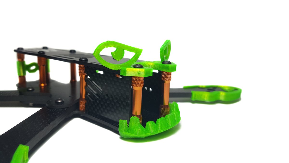 Ferfly_FPV's tweet photo. Para darle un poquito más de personalidad a mi #FrameHelium me he decidido a hacer este Bumper-Ojos 👀 para este frame de @deDronesFPV! Añadido al Bumper-Dentadura creo que queda muy interesante! 

Está en @thingiverse en el siguiente link https://t.co/20M2yCXNR0

#deDrones360 https://t.co/2DoTn171Oi