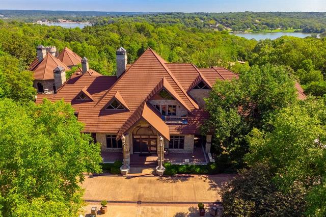 Check out my #listing in #LakeQuivira #KS  #realestate #realtor tour.crownrealty.com/home/GXPGEC