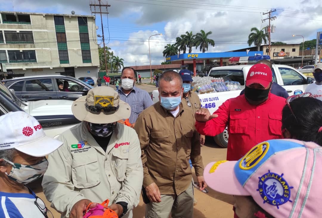 #1Julio | @GobJustoNoguera llevó a cabo entrega de tapabocas y material de higiene tales como desinfectantes, cloro y jabón para el hospital del sector La Paragua, Mpio Angostura del Orinoco, con el fin de mantener los centros de salud aseados para la prevencion del #covid19.