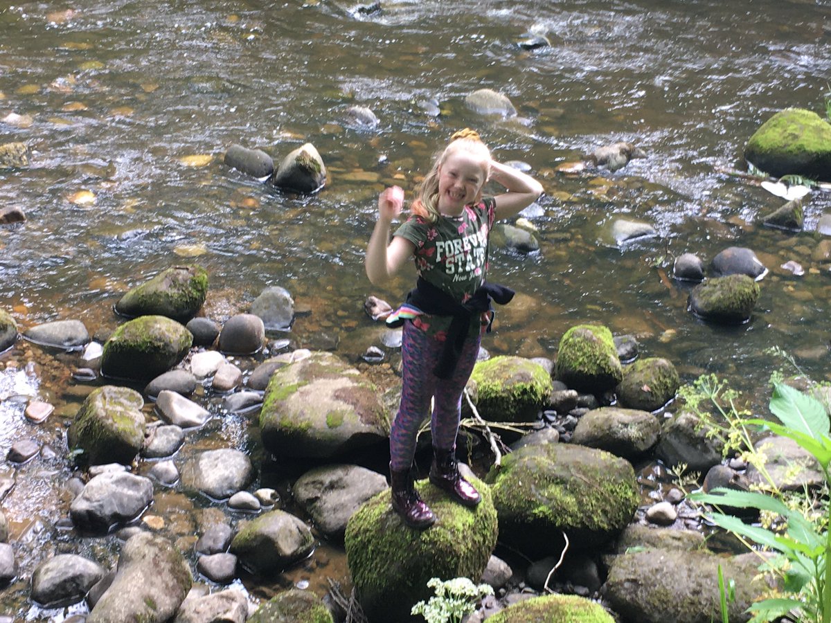 melody_singing's tweet photo. @StAnthony3_4S had a lovely afternoon looking at rocks, climbing trees, skimming stones, having a picnic and walking down the river at Brock Bottom with mum and dad. https://t.co/KiduJ2t0bC