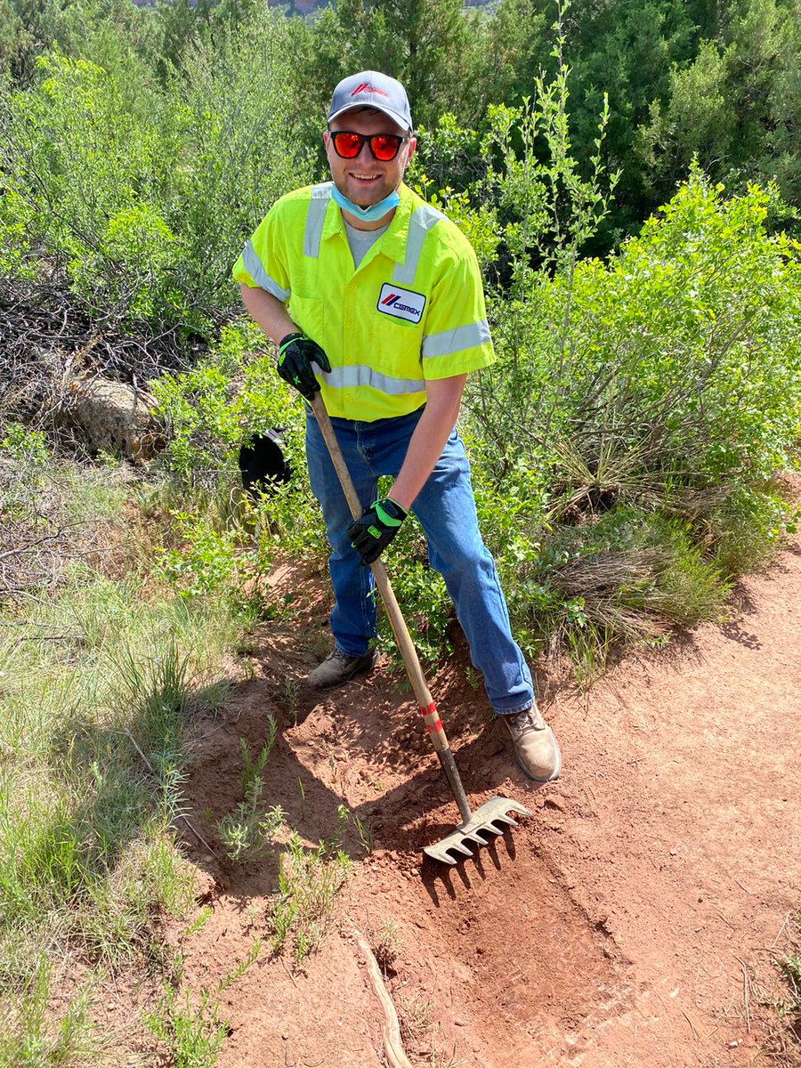 Cemex_USA's tweet image. Kudos to our team in #Lyons, CO! They recently volunteered w/ @BoulderCountyOS to improve popular hiking trails in the area. 👏🌳🌳 #BuildingCommunityTogether