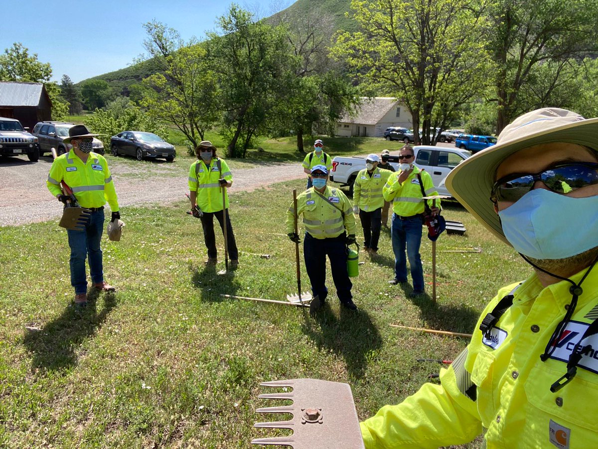 Cemex_USA's tweet image. Kudos to our team in #Lyons, CO! They recently volunteered w/ @BoulderCountyOS to improve popular hiking trails in the area. 👏🌳🌳 #BuildingCommunityTogether