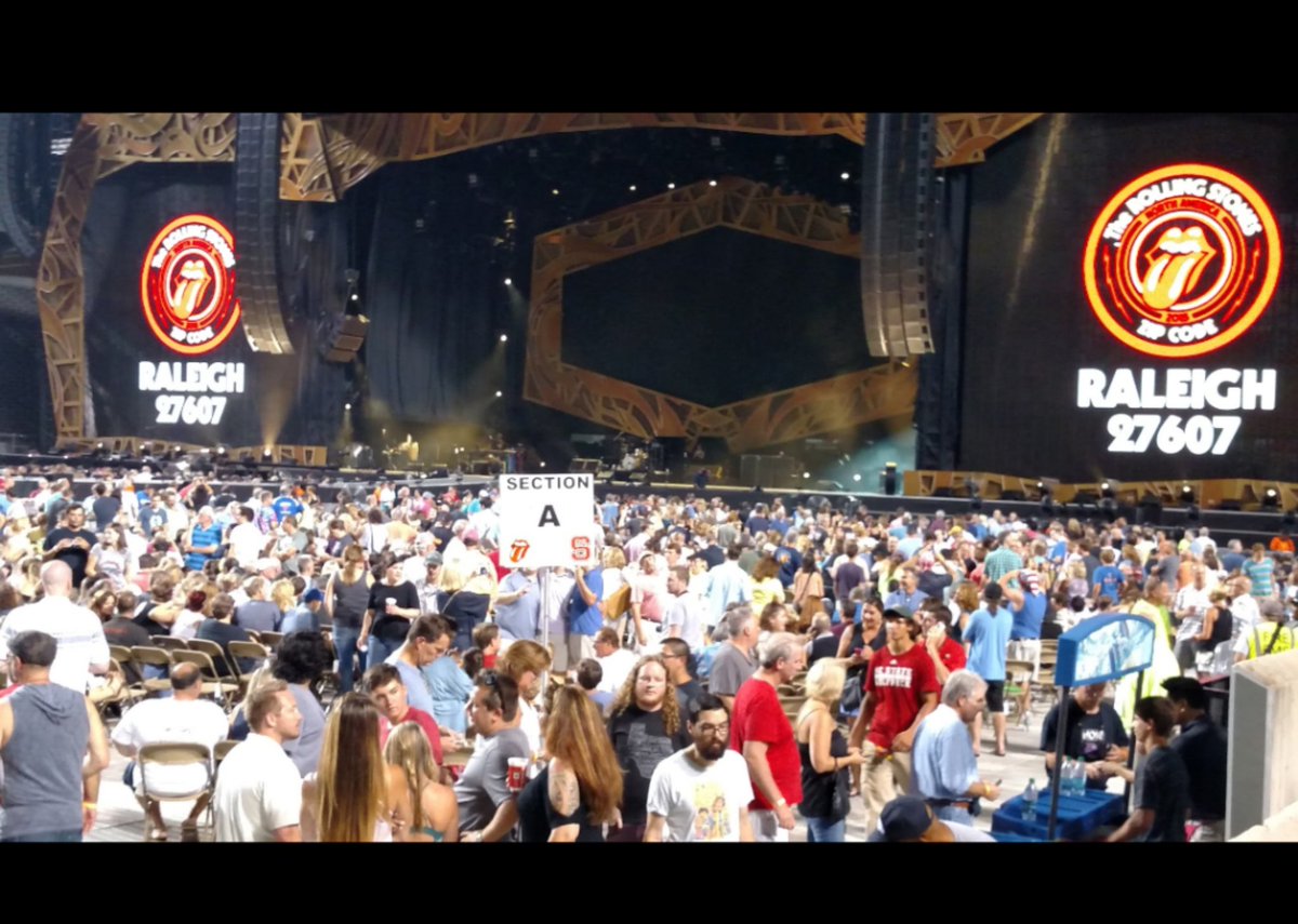 lynknopf's tweet photo. WE were there!!! @xfinitywifilag 🎶🎉 https://t.co/UeMljLYMeO