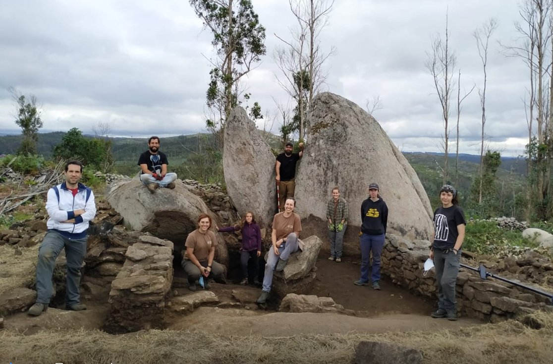 There's still a lot of work to do and tons of questions to answer in Portomeiro hillfort. But the team is excited about uncover an unknown time, where everything changed. (Drone images:  @costagarcia_jm).  #hillfortswednesday