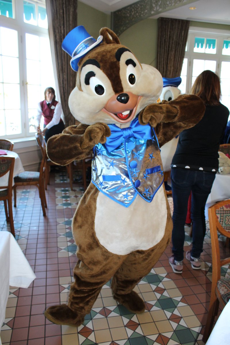 DisneyVala's tweet photo. What's better than sparkle? Double sparkle!
#DisneylandParis #Chip #Dale #ChipNDale #DisneyCharacters #InventionsBrunch #ChipandDale https://t.co/rUPuanX6R7