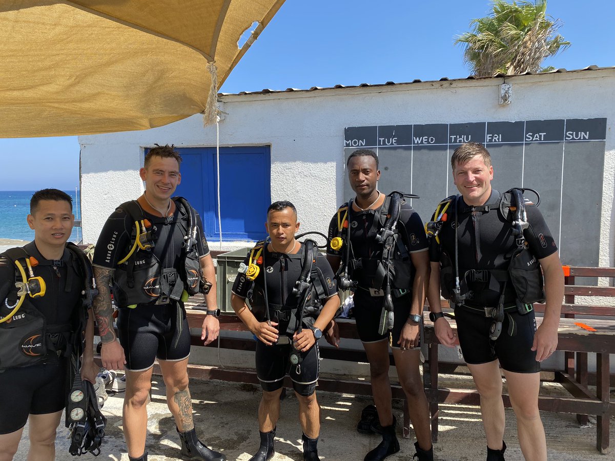 JasonPeach16's tweet photo. Great to see the QM’s department 2 MERCIAN finally taking to the water, try dive, to Open water...@Army2MERCIAN @peach635 https://t.co/706lX5HqxF
