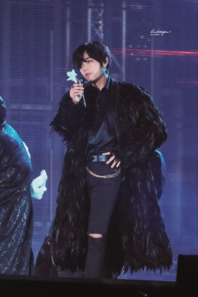 I think it’s a huge reason why they dress Taehyung often in coats - apart from looking fabulous, he knows how to use the clothing as prop to the performance and uses it for storytelling. He knows how to carry his build even if he’s garbed. IDOL and Singularity, for examples: