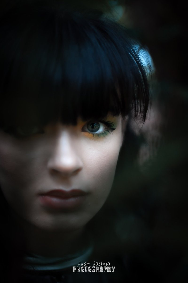 Some very mysterious shots from yesterdays impromptu shoot! 🌳📷
.
#green #nature #portraits #portraitphotography #tree #mystery #contrast #modelling #myphotography #justjoshua #lincoln #aesthetic