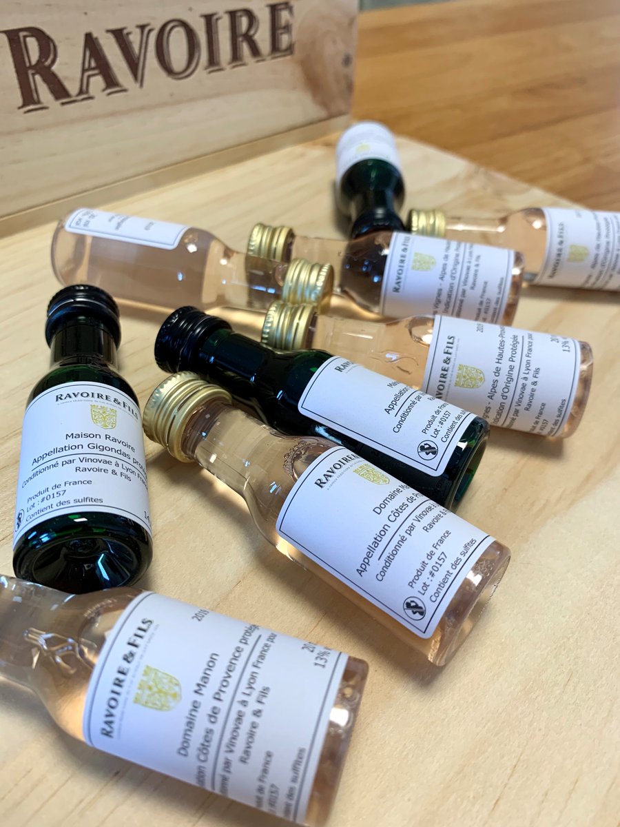 FamilleRavoire's tweet photo. Suite à notre participation au salon virtuel @Hopwine, trois de nos cuvées ont été reconditionnées en mignonnettes par @Vinovae et expédiées à de potentiels clients ✈🍷
#Hopwine #Vinovae #Salonvituel #Ravoire #RavoireEtFils #FamilleRavoire #VirtualFair #Wine #Winelover https://t.co/LJwThNnZgb