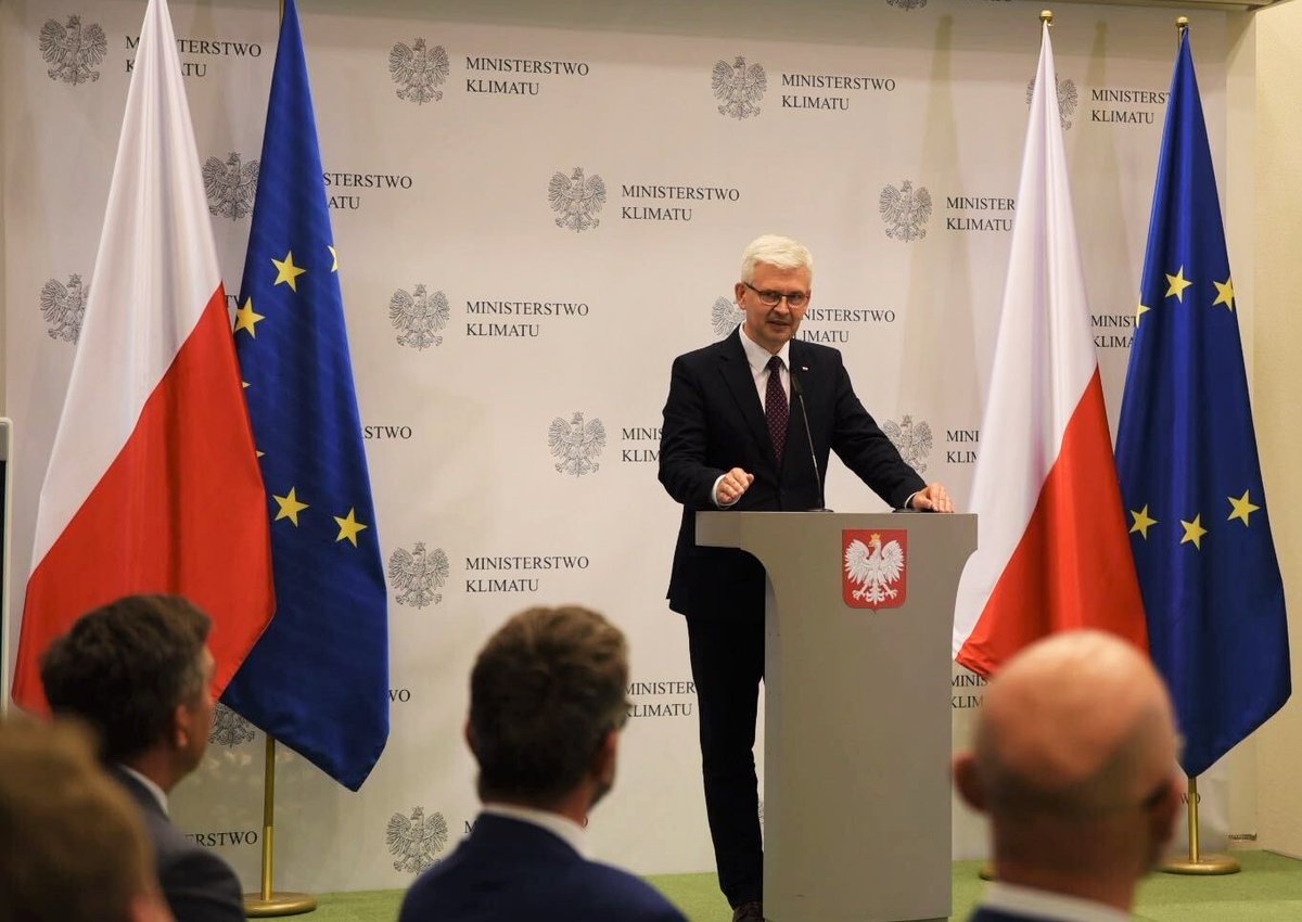 MKiS_GOV_PL's tweet photo. Wiceminister klimatu, pełnomocnik rządu ds. #OZE @Ireneusz_Zyska: Realizacja morskich farm wiatrowych jest szansą na rozwój gospodarczy Polski. To również ogromne możliwości dla polskich przedsiębiorców, w tym perspektywy wejścia na nowe rynki. #SectorDealPL https://t.co/D48XlPHUuw