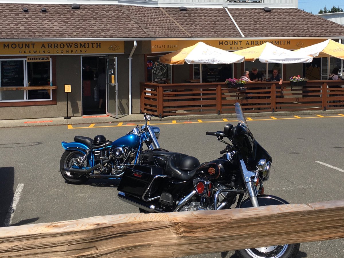 robdw21's tweet photo. Out for a rip. #VancouverIsland #Parksville #Brewers #BEER #MountArrowsmith #outdoor #outdoorplay #harleydavidson #electraglide #ShovelHead #sunshine #OutForaRip #SummersHere https://t.co/SFpDBmFyZR