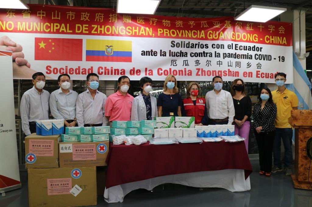 ¡Seguimos adelante con el apoyo de corazones solidarios! Hoy queremos darle las gracias a la Sociedad China de la Colonia Zhongshan en Ecuador por tan noble gesto con su importante donación de insumos de bioseguridad para continuar en la lucha contra el Covid-19.