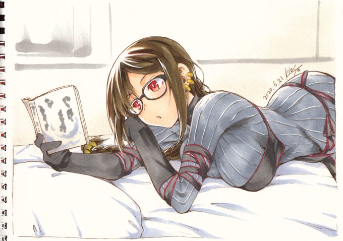 FGOの虞美人パイセン。カモフラージュの必要がなくなって今更ながらに小説にハマるの図 