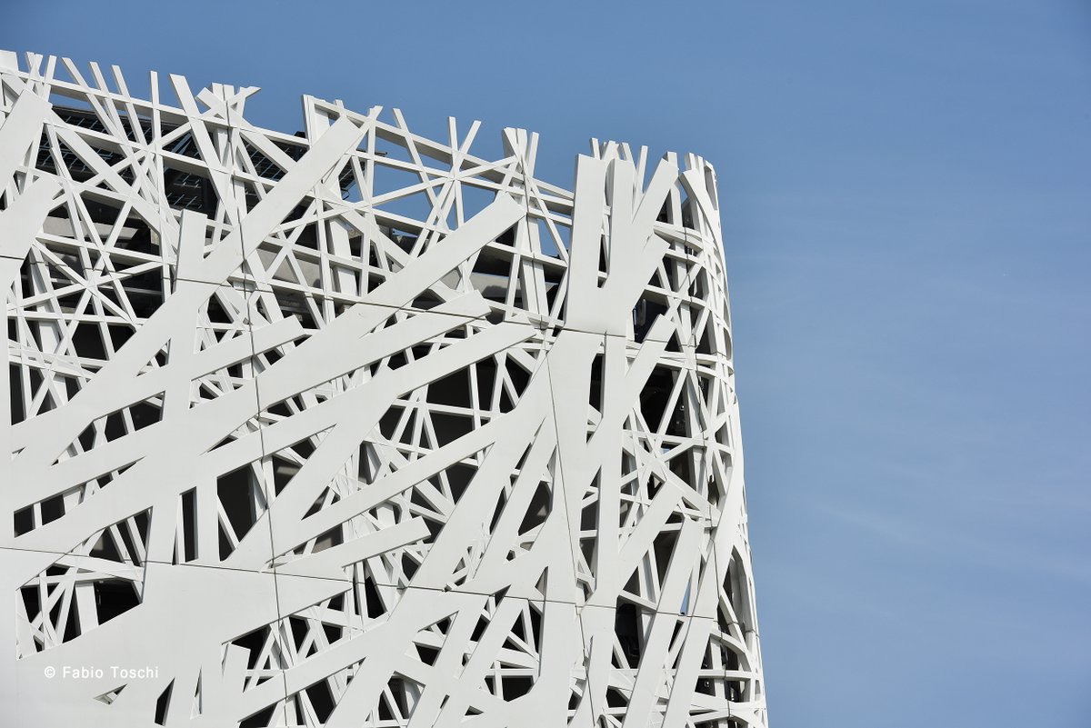 hd_materialsES's tweet photo. #PalazzoItalia, el emblemático pabellón #Expo2015 con fachada fotocatalítica #iactive BIODYNAMIC, ha sido premiado en los 34° World Architecture Community Awards. Actual sede de Fundación @humantechnopole, el proyecto es obra de los arquitectos @NEMESIarch https://t.co/9tCwkbMDXB https://t.co/oh99yt3Bhs