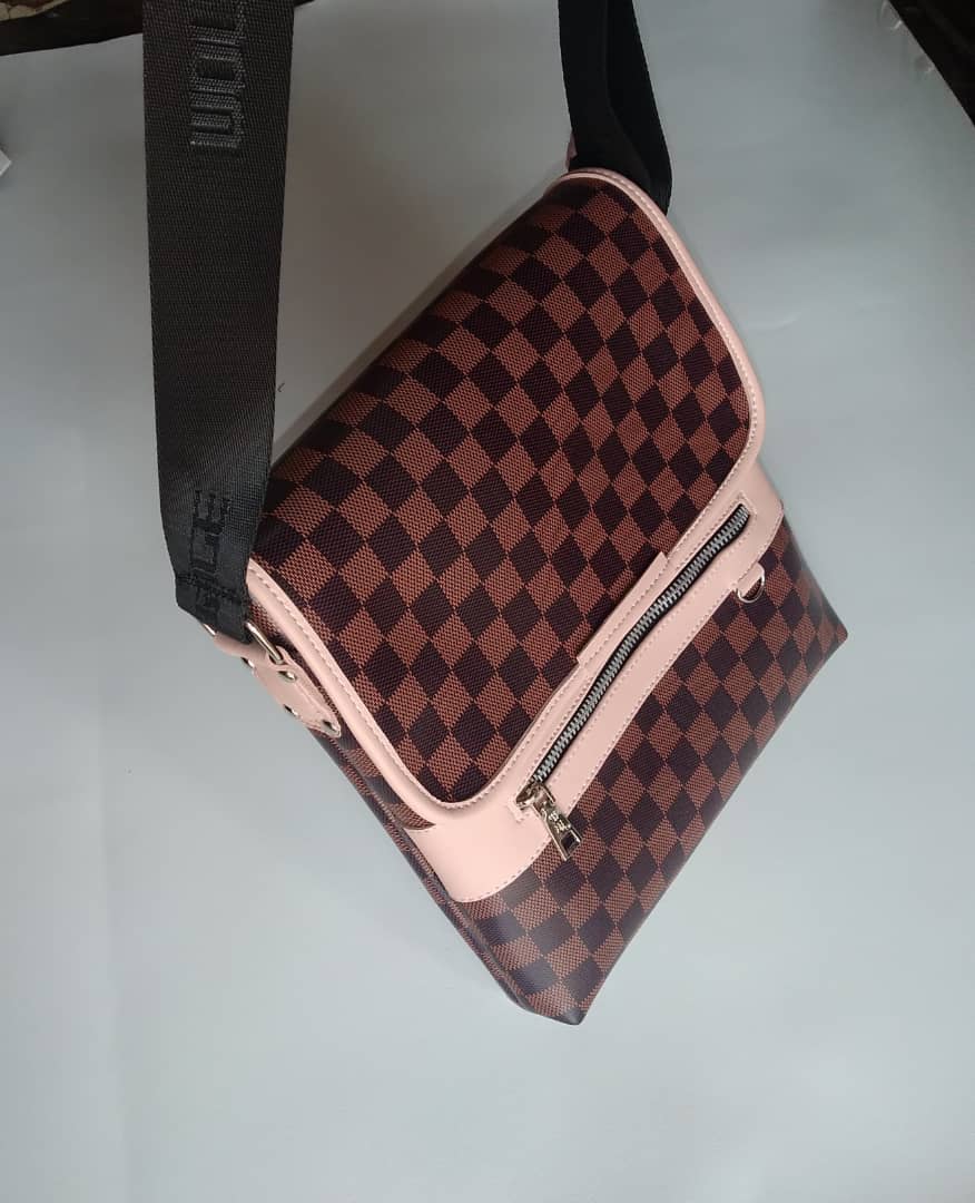 realAjayiPeter's tweet photo. New Month Product from #Adeifebags
#handmade with quality leather.
#MadeinOsun
Price: 3200
You can help with a retweet.
Thank you.
Happy New Month 🥰 https://t.co/NufnC1sXrL