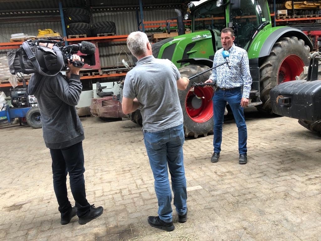 CUMELANederland's tweet photo. Vanavond vanaf 22:30 uur zie je in Hart van Nederland cumelaondernemers Dirk van Kievit Deil en Gijs van Loonbedrijf van der Woerd over de bendes die voor twee miljoen euro GPS apparatuur in het buitengebied roven.
Alvast meer lezen hierover? Ga naar:
https://t.co/eXuPBFMM7O https://t.co/Dxpjf80rIS