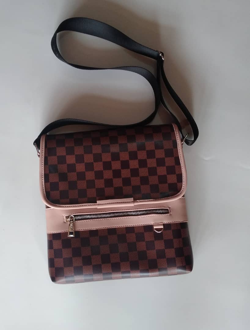 realAjayiPeter's tweet photo. New Month Product from #Adeifebags
#handmade with quality leather.
#MadeinOsun
Price: 3200
You can help with a retweet.
Thank you.
Happy New Month 🥰 https://t.co/NufnC1sXrL