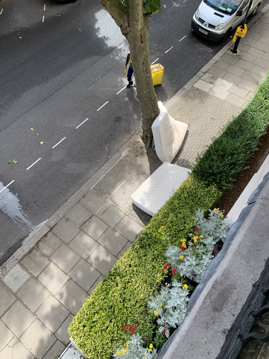 asmo1512's tweet photo. Well done @CityWestminster and @VeoliaUK Not only do you pick up our PAID FOR large rubbish 2 days late - which attracts #flytipping - but you leave 2 double mattresses across the pavement (only 1 is ours btw) and just shrug as you look back. @NafsikaT @w9maidavale https://t.co/0mOmuxSrBx