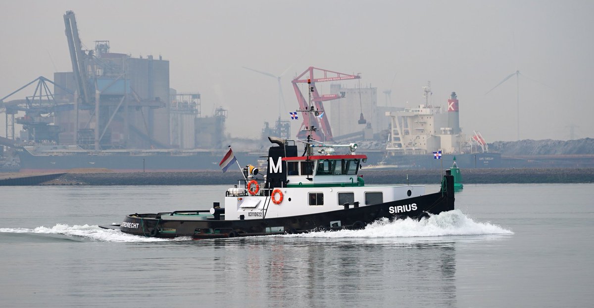 MullerDordrecht's tweet photo. In the Spotlight📸| Sirius - Tug & Pushboat
✅Length: 22.50 m
✅Breadth: 6.35 m
✅Bollard Pull: 13 Ton
✅Power output: 1195 HP – Caterpillar
✅Flag: 🇳🇱
#mullerdordrecht #pushboat https://t.co/YfkjHUWem8