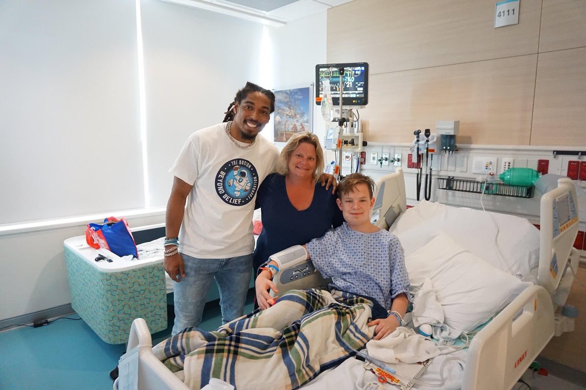 Lee_Health's tweet photo. We also wanted to share a couple photos from Tre’s last visit to Golisano back in February! We will look forward to the day when you can visit again!
#LeeHealthStrong #WearAMask #WearAMaskSWFL #WearAMaskSouthwestFlorida
5/5 https://t.co/ivazQRATSD