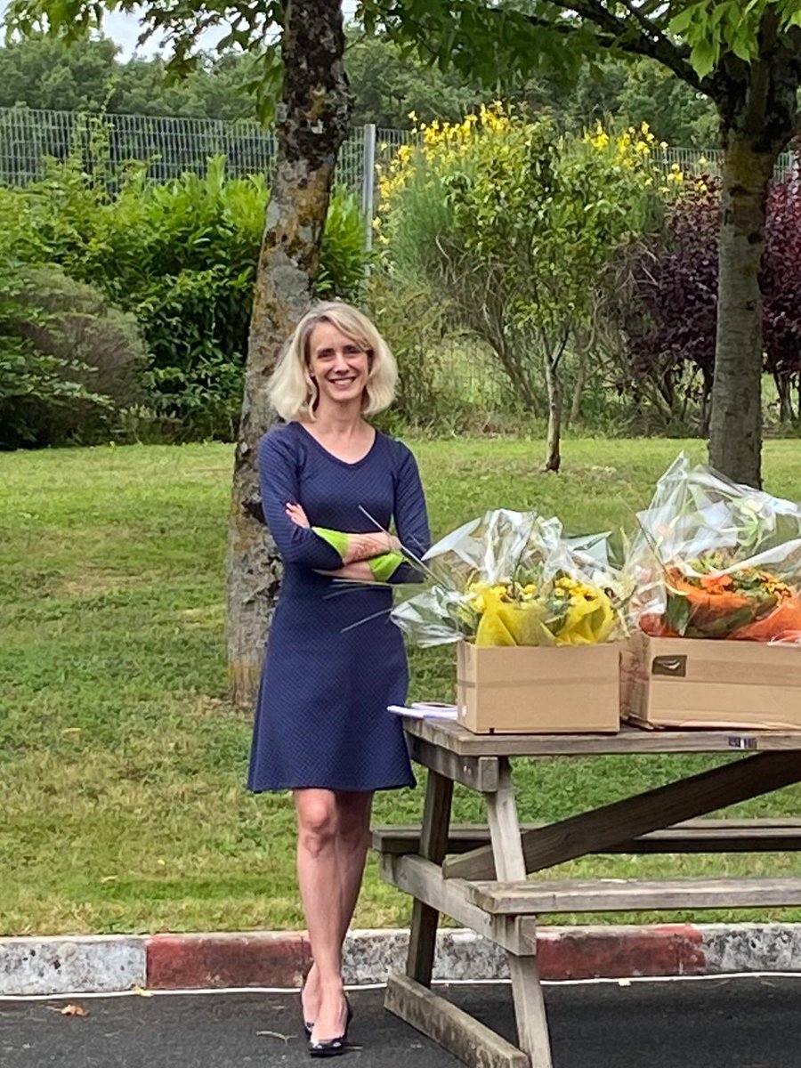 Delphine_E_Roux's tweet photo. Dire « au revoir, merci, à bientôt, j’ai adoré travailler avec vous, j’ai appris, j’ai grandi, j’ai aimé, j’ai pleuré, j’ai consolé, j’ai écouté, j’ai tenu, j’ai soutenu... » merveilleux @BoisLycee  MERCI 🙏 https://t.co/NHDpiL0UA5