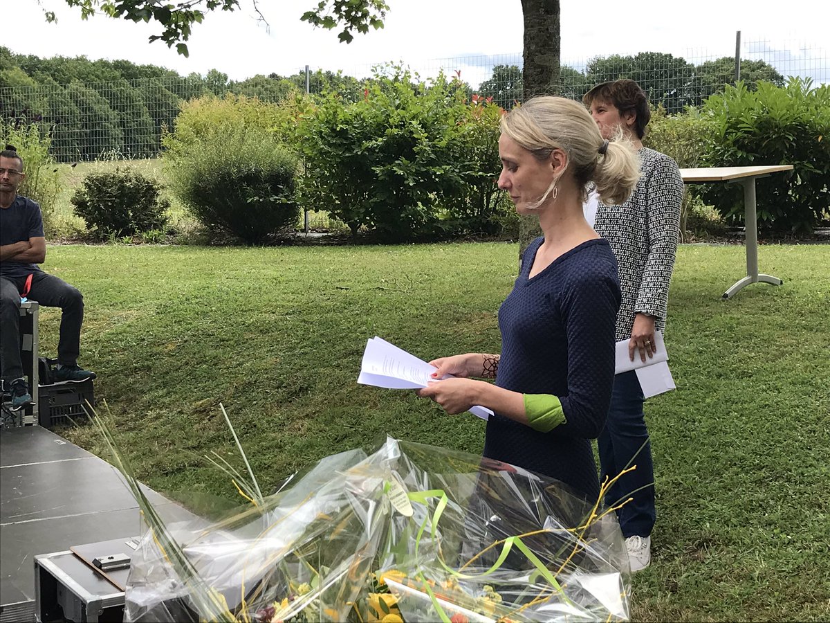 Delphine_E_Roux's tweet photo. Dire « au revoir, merci, à bientôt, j’ai adoré travailler avec vous, j’ai appris, j’ai grandi, j’ai aimé, j’ai pleuré, j’ai consolé, j’ai écouté, j’ai tenu, j’ai soutenu... » merveilleux @BoisLycee  MERCI 🙏 https://t.co/NHDpiL0UA5