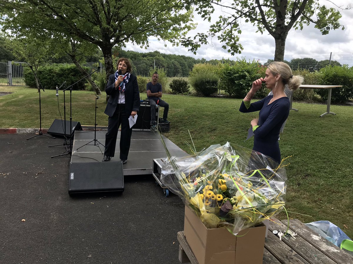 Delphine_E_Roux's tweet photo. Dire « au revoir, merci, à bientôt, j’ai adoré travailler avec vous, j’ai appris, j’ai grandi, j’ai aimé, j’ai pleuré, j’ai consolé, j’ai écouté, j’ai tenu, j’ai soutenu... » merveilleux @BoisLycee  MERCI 🙏 https://t.co/NHDpiL0UA5