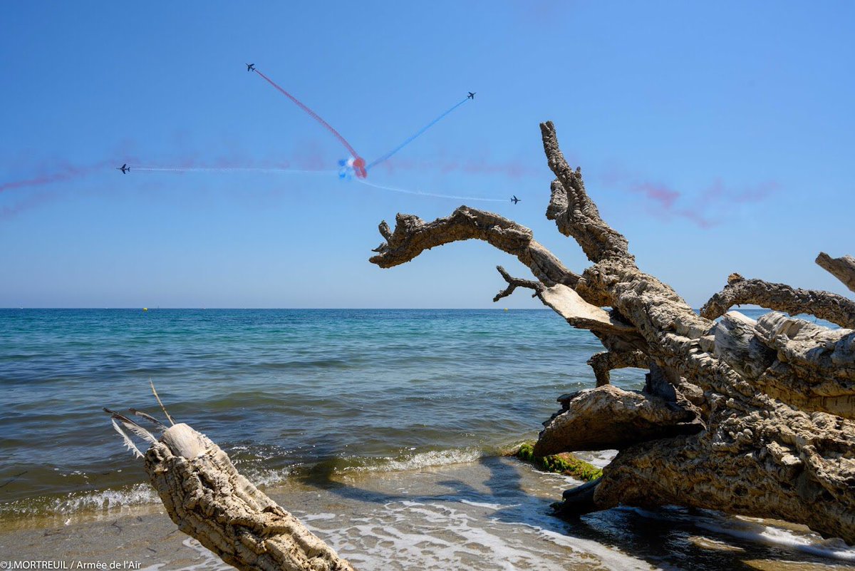 Encore une belle journée d’entraînement avec 2 tours au dessus de l’axe maritime.
L’équipe 2020 a pour la première fois pu faire sa démonstration du début à la fin.

#entrainement <a href="/PAFofficiel/">Patrouille de France</a>